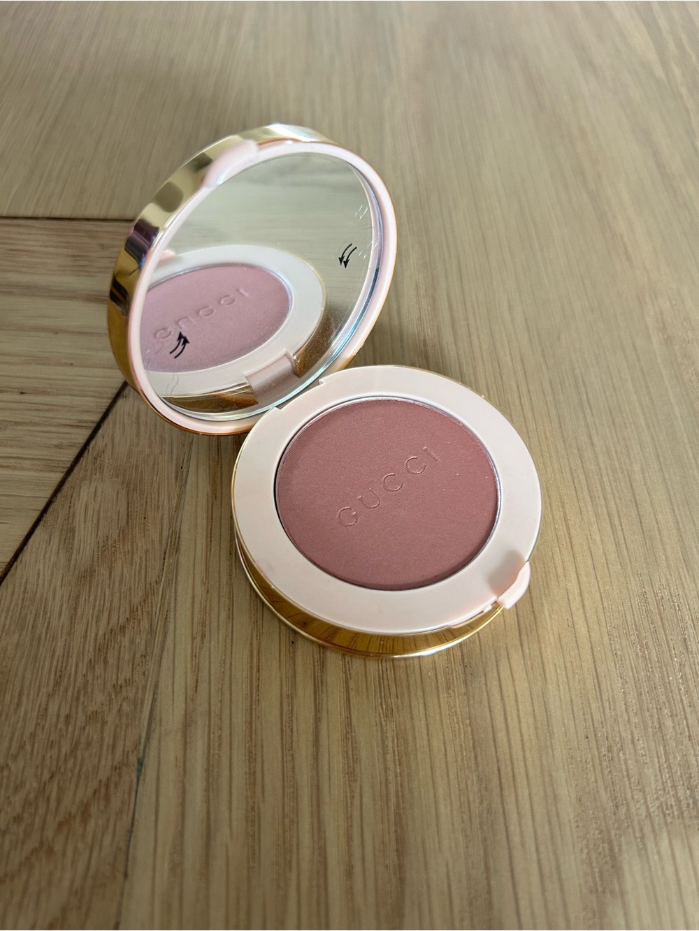 New Gucci Luminous Matte Powder Blush 05 Rosy Beige - Picture 3 of 5